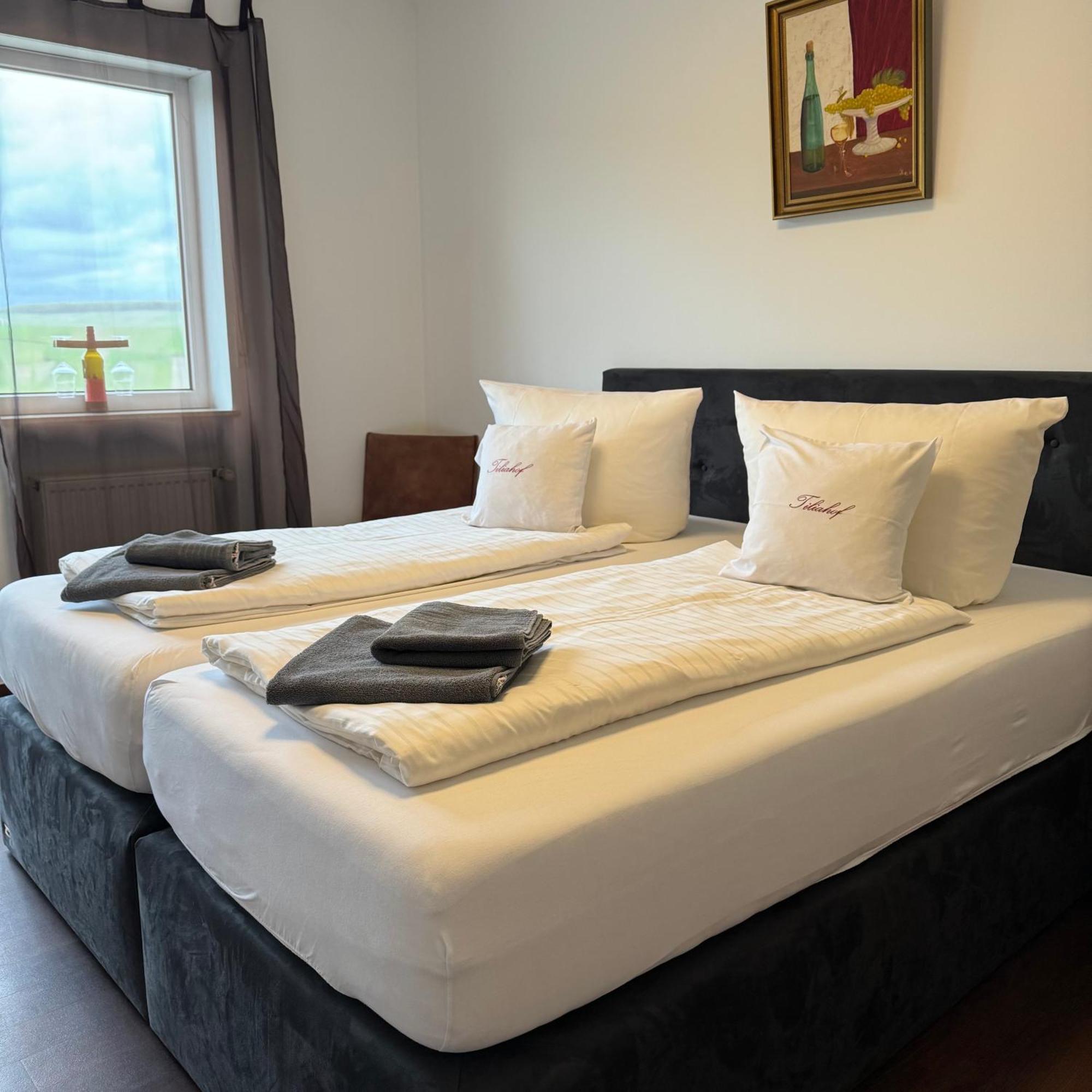 Weingut Tiliahof Bed & Breakfast Brauneberg Exterior photo