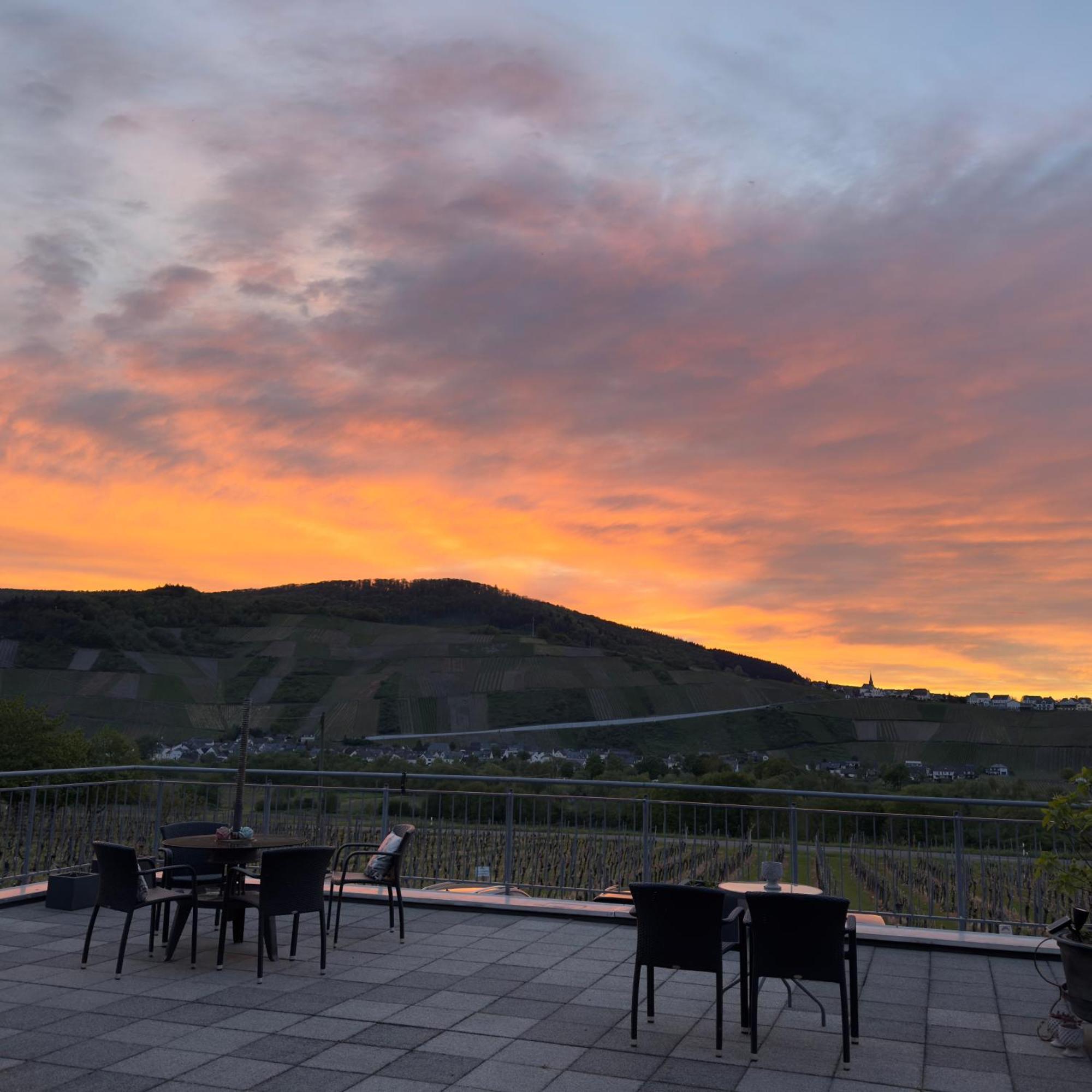 Weingut Tiliahof Bed & Breakfast Brauneberg Exterior photo